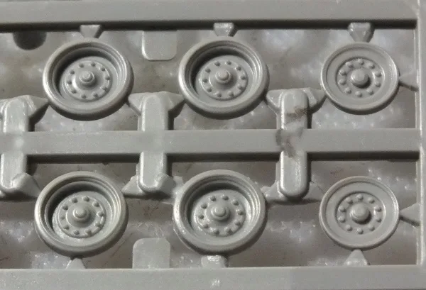 Review Matchbox M24 Chaffee: Nostalgia dalam Kit Model Skala 1:76