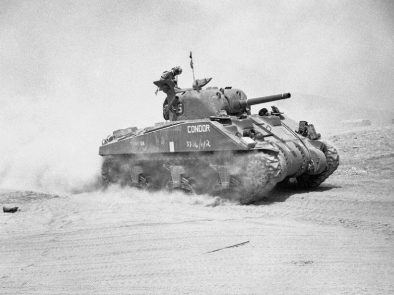 Sherman Mark V Inggris yang sedang beroperasi di Sisilia, 1943